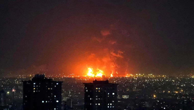 Russland bomber sivil infrastruktur og bruker angrep på energien som terror igjen midt i hovedstaden av Kyiv.